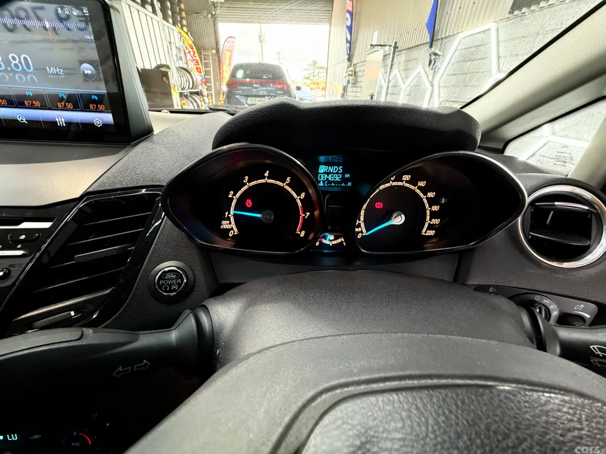 Ford Fiesta Hatchback, Petrol, 2014, Red