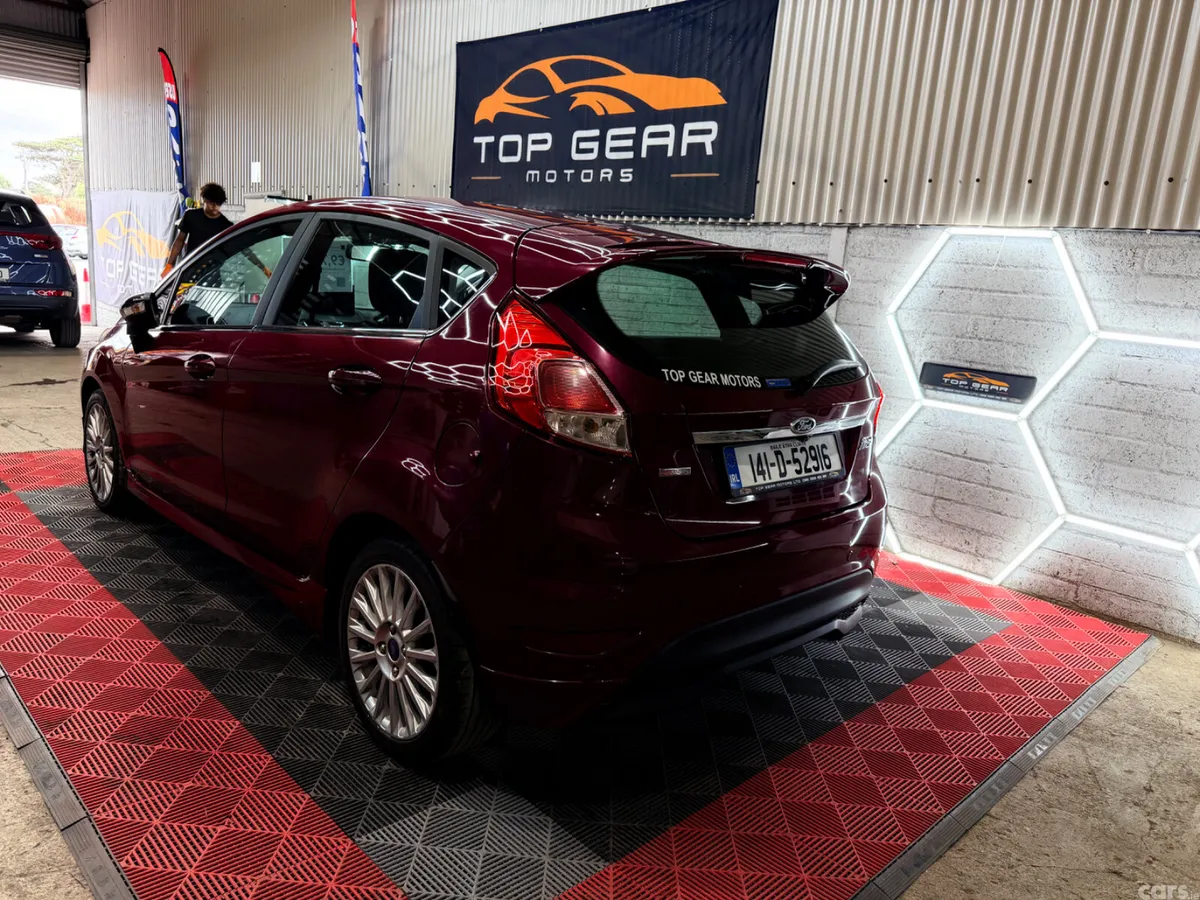 Ford Fiesta Hatchback, Petrol, 2014, Red