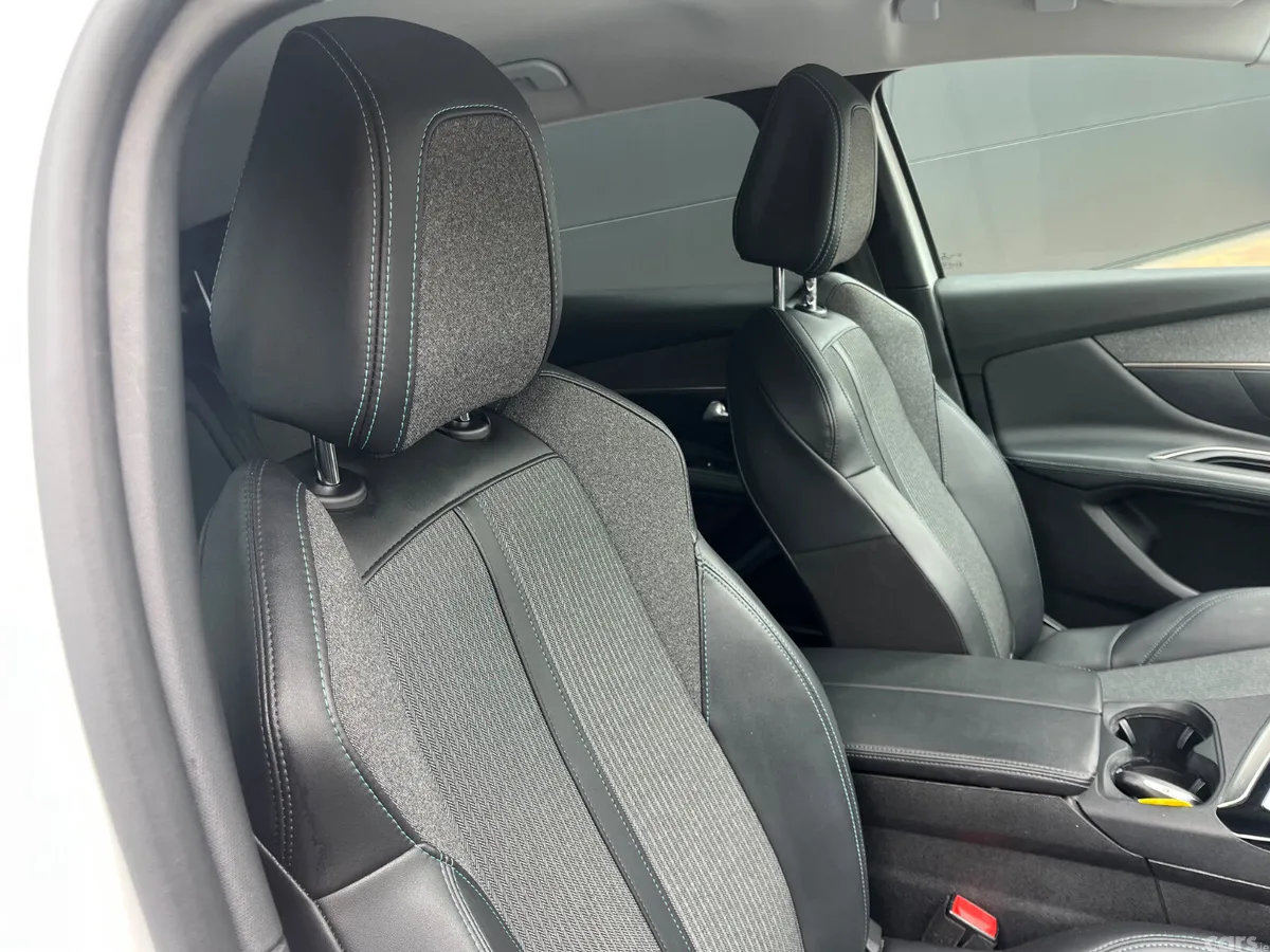 Peugeot 3008 MPV, Diesel, 2022, White