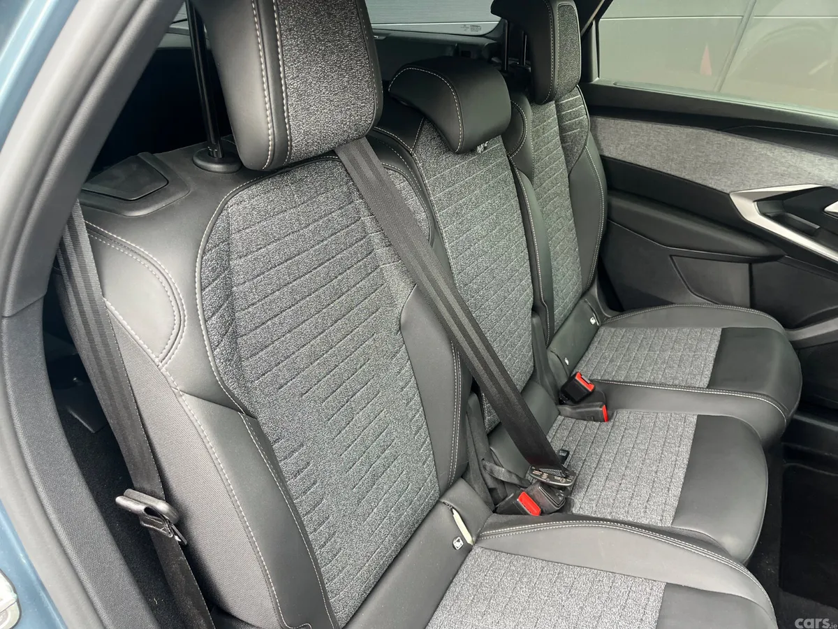 Peugeot 5008 MPV, Petrol Hybrid, 2026, Blue