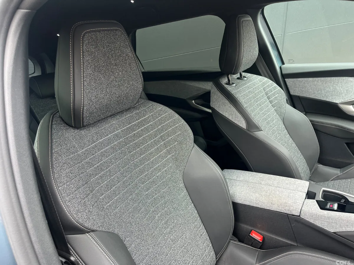 Peugeot 5008 MPV, Petrol Hybrid, 2026, Blue