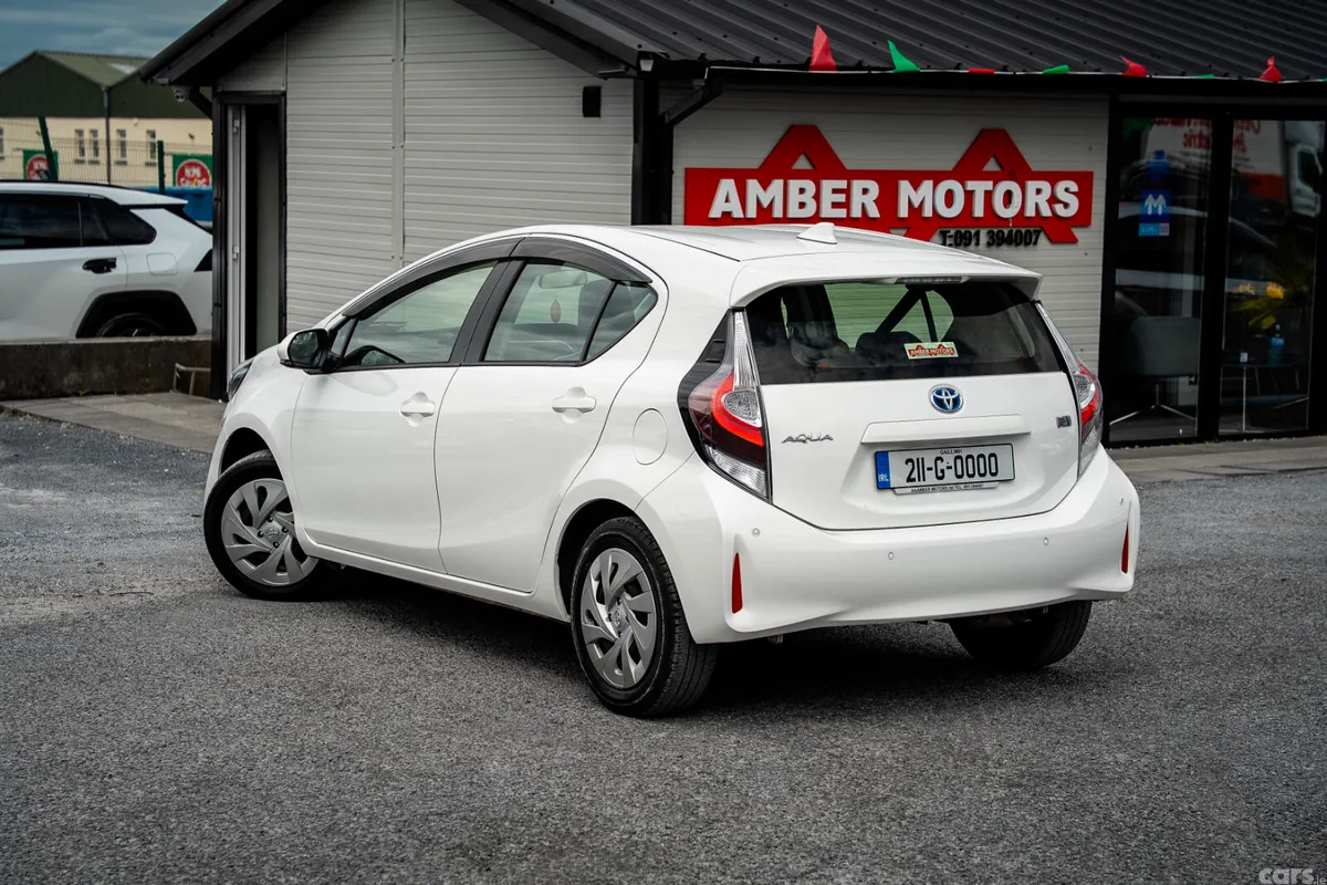Toyota Aqua Hatchback, Petrol Hybrid, 2021, White
