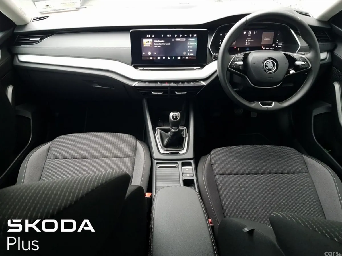 Skoda Octavia Saloon, Diesel, 2025, White