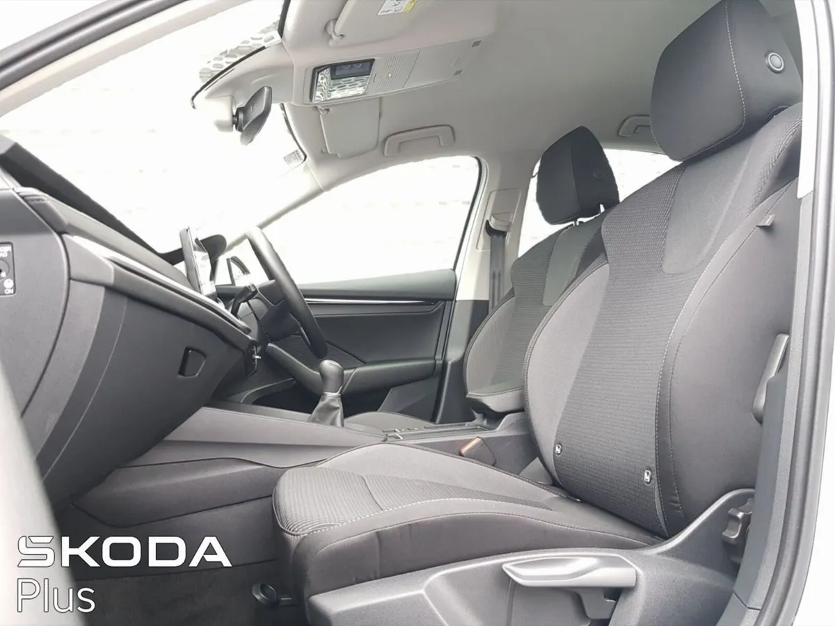 Skoda Octavia Saloon, Diesel, 2025, White