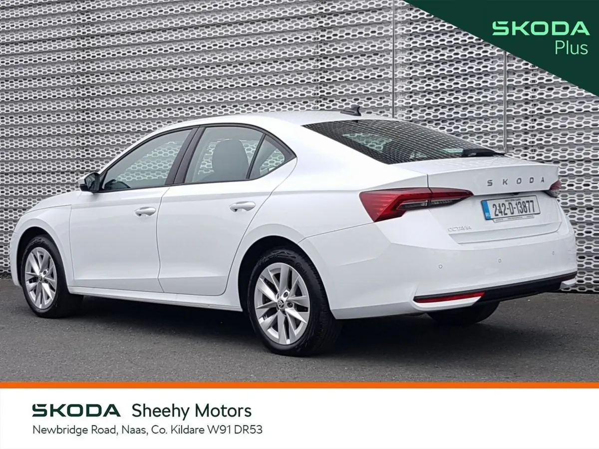 Skoda Octavia Saloon, Diesel, 2025, White