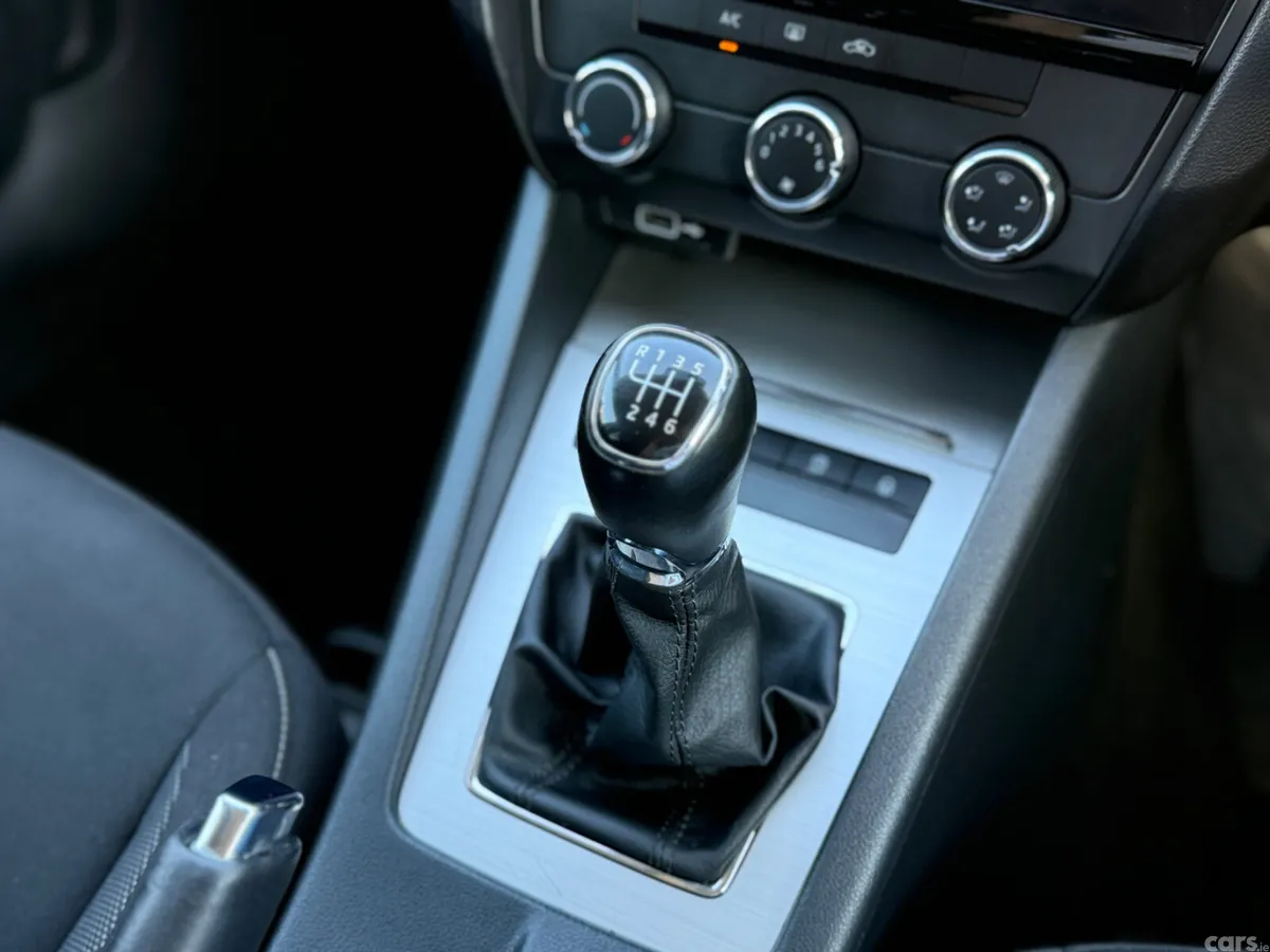 Skoda Octavia Saloon, Petrol, 2020, Blue
