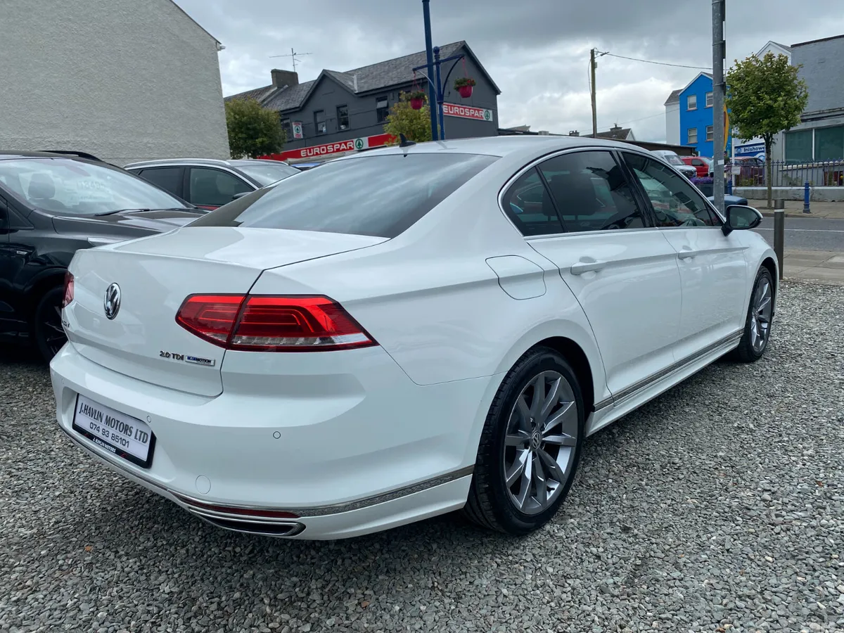 Volkswagen Passat Saloon, Diesel, 2017, White