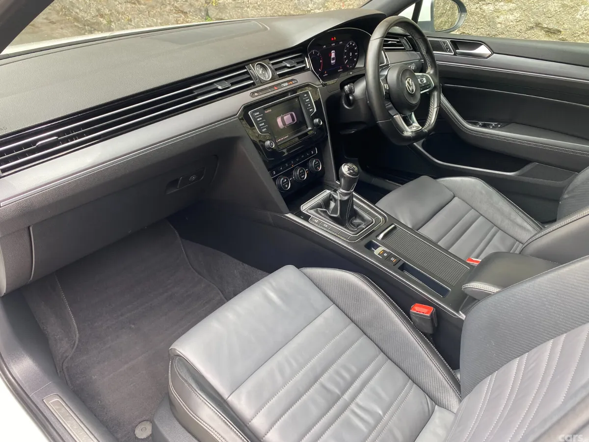 Volkswagen Passat Saloon, Diesel, 2017, White