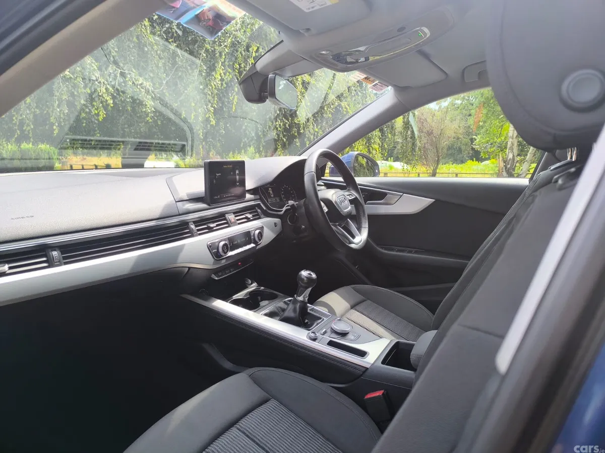 Audi A4 Saloon, Diesel, 2017, Blue