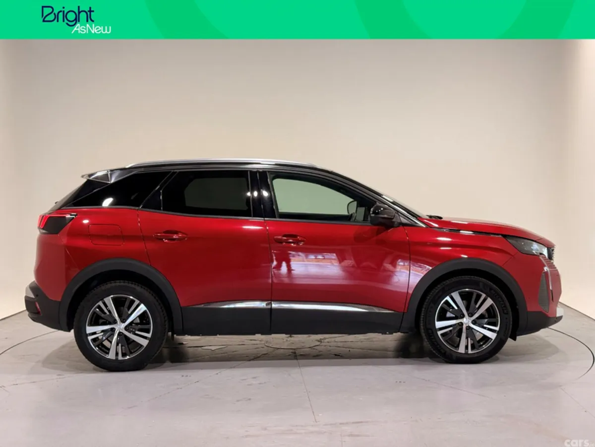 Peugeot 3008 MPV, Petrol, 2023, Red