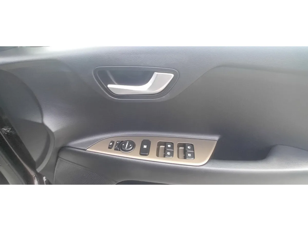 Kia Stonic SUV, Petrol, 2018, Brown