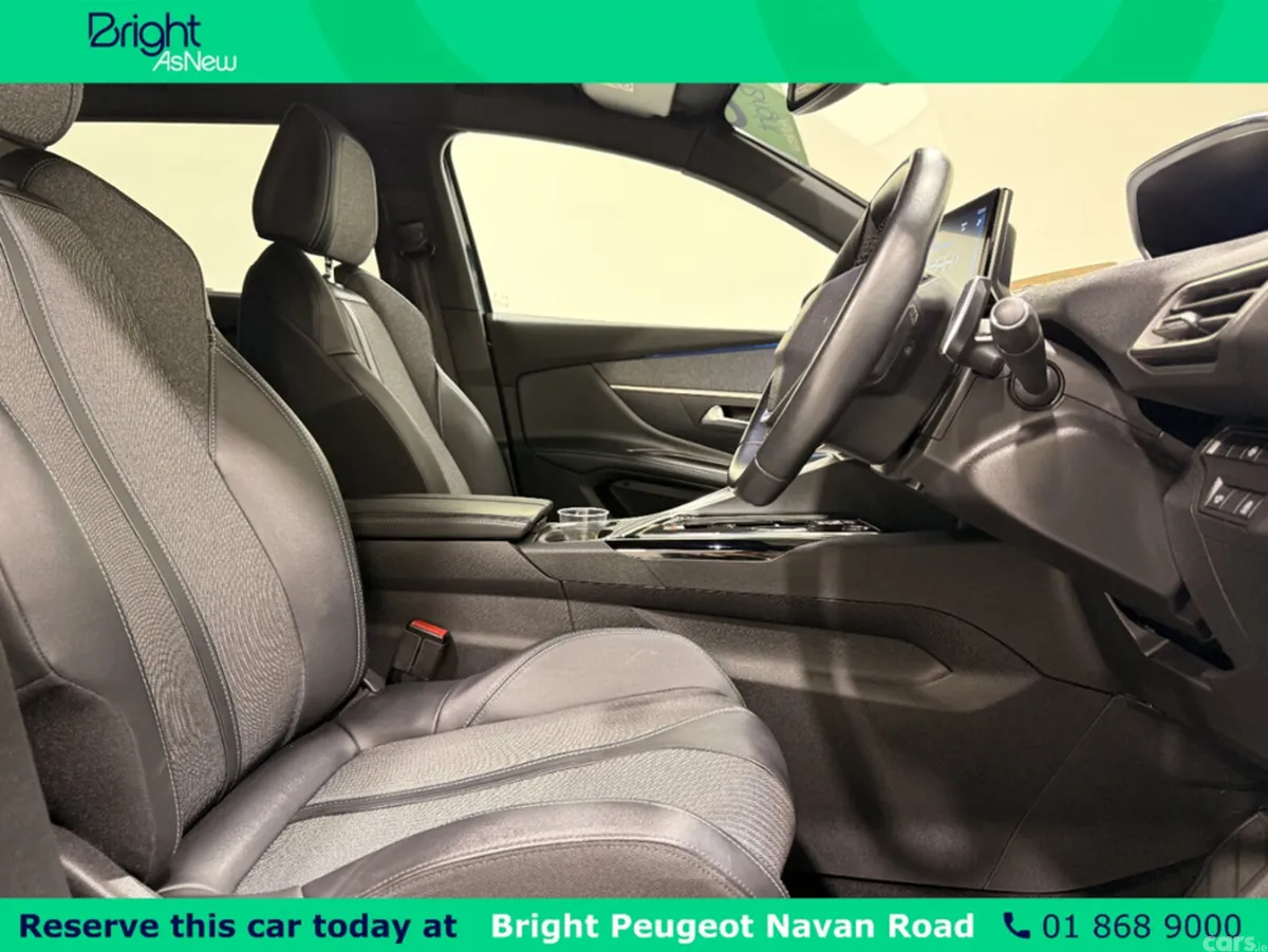 Peugeot 5008 MPV, Petrol, 2023, Blue