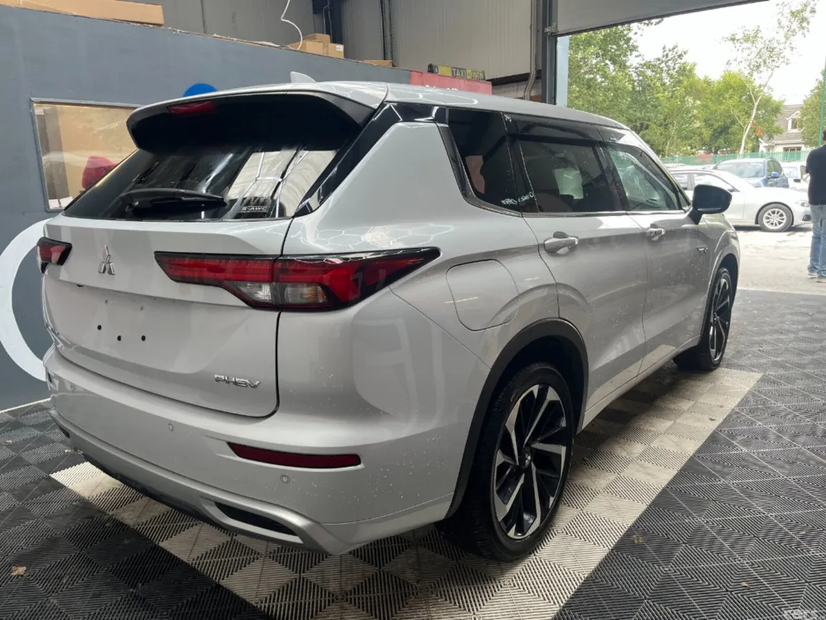 Mitsubishi Outlander SUV, Petrol Plug-in Hybrid, 2023, White