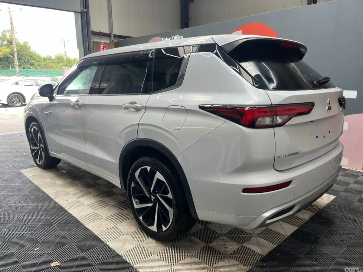 Mitsubishi Outlander SUV, Petrol Plug-in Hybrid, 2023, White