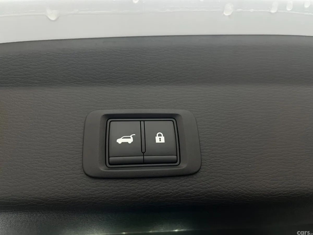 Mitsubishi Outlander SUV, Petrol Plug-in Hybrid, 2023, White