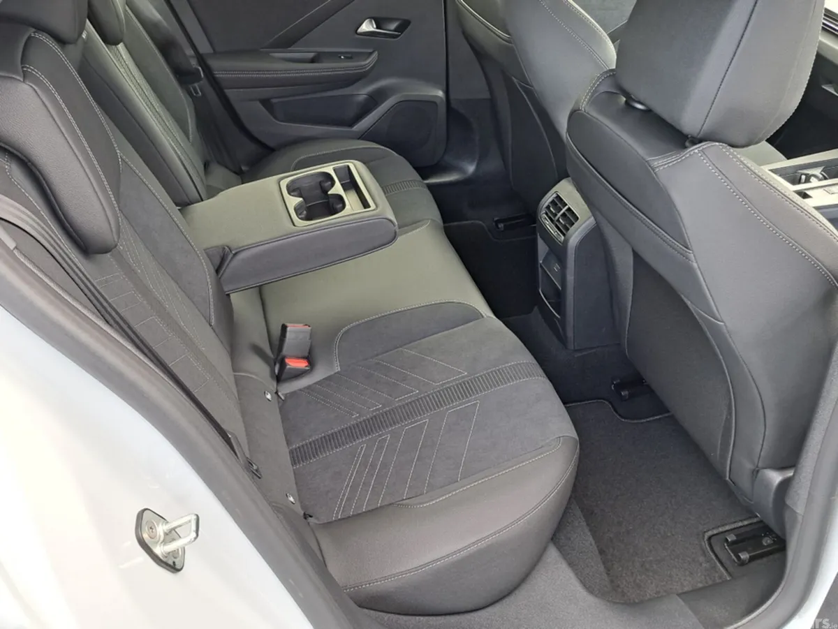 Opel Astra Hatchback, Diesel, 2027, White