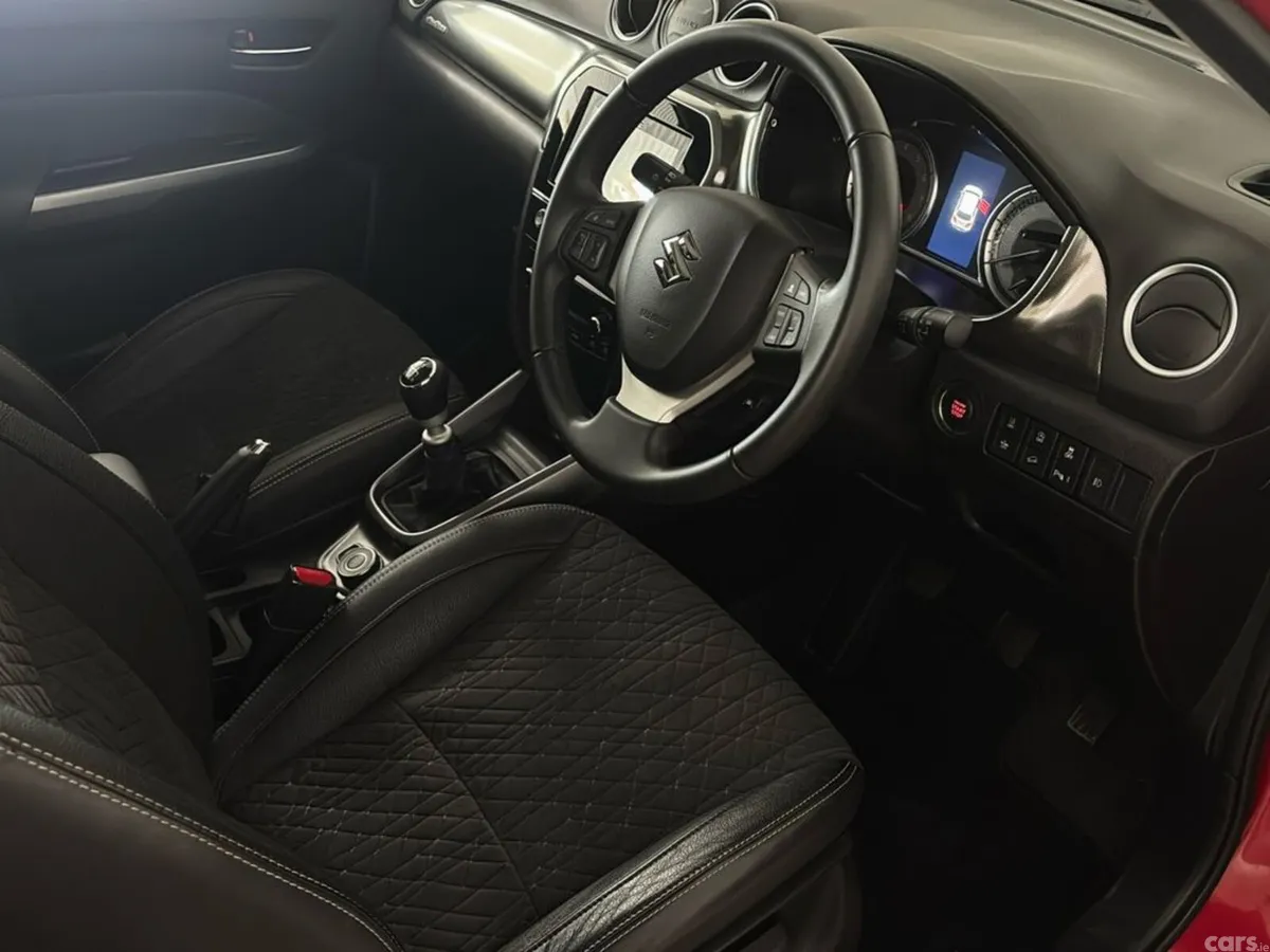 Suzuki Vitara Hatchback, Petrol, 2023, Red