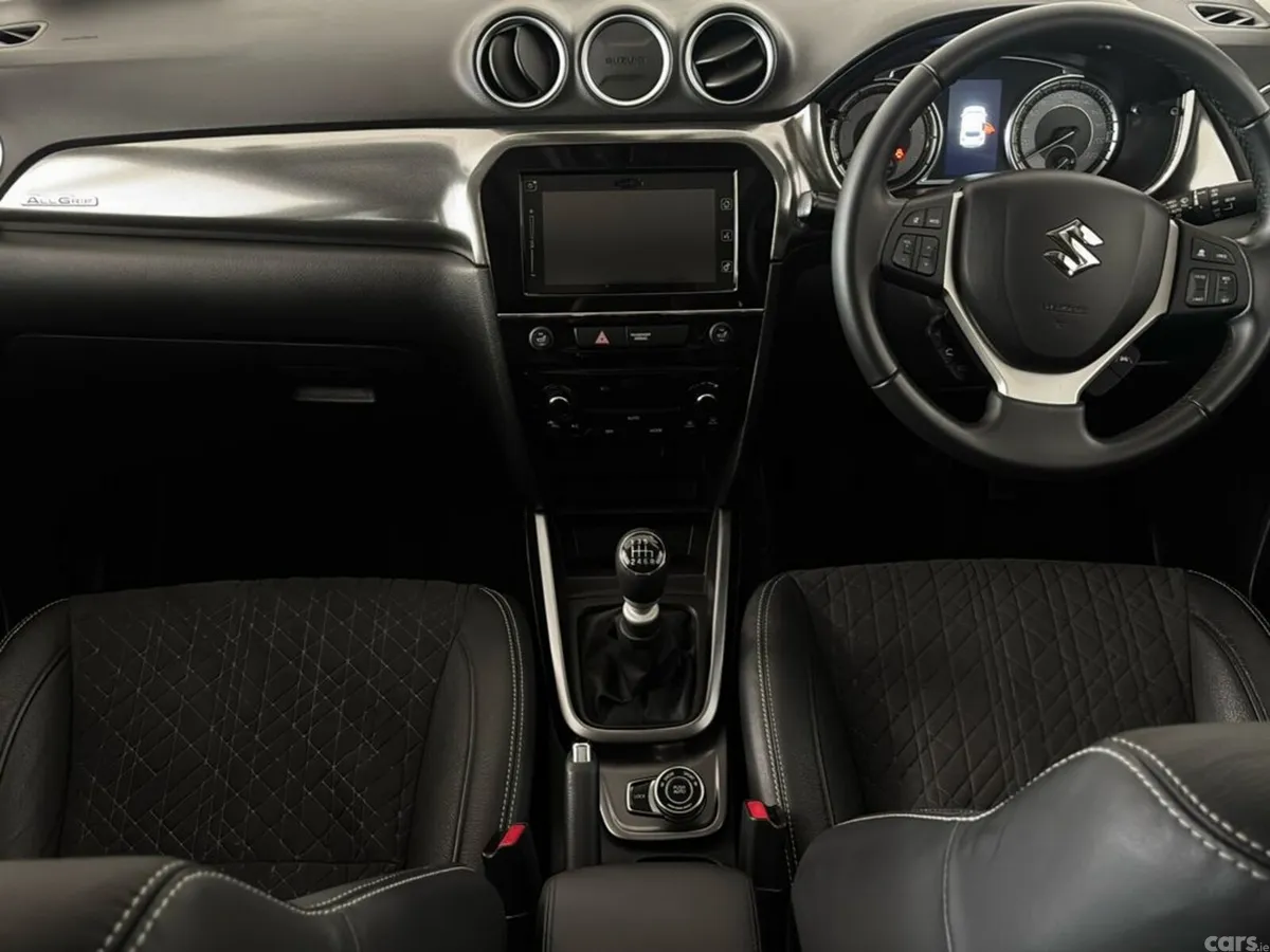 Suzuki Vitara Hatchback, Petrol, 2023, Red