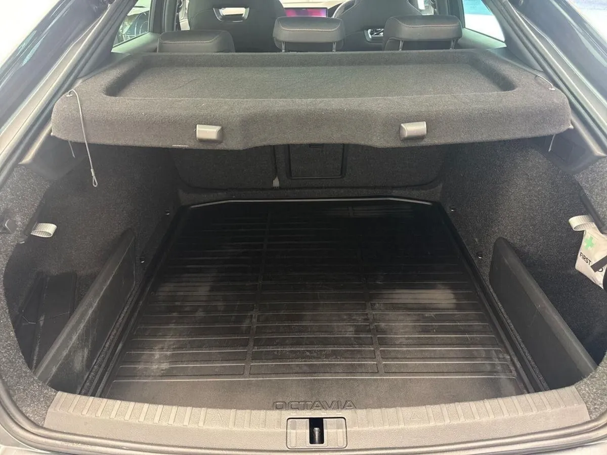Skoda Octavia Saloon, Petrol, 2026, Grey