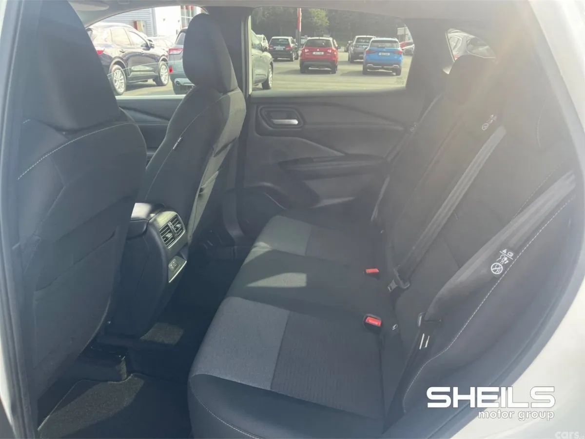 Nissan Qashqai MPV, Petrol, 2023, White