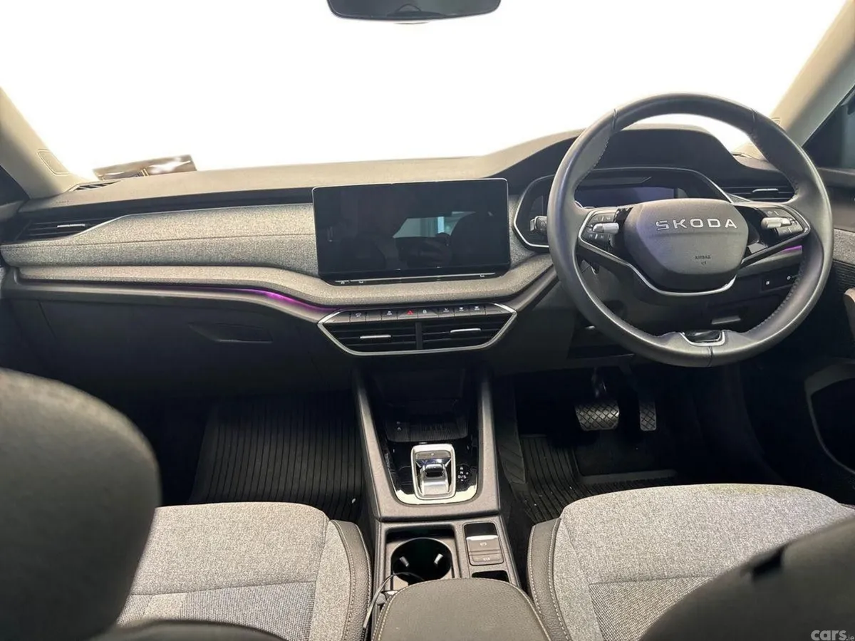 Skoda Octavia Saloon, Diesel, 2025, Grey