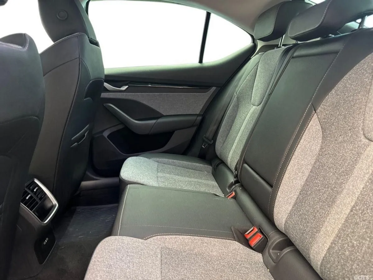 Skoda Octavia Saloon, Diesel, 2025, Grey