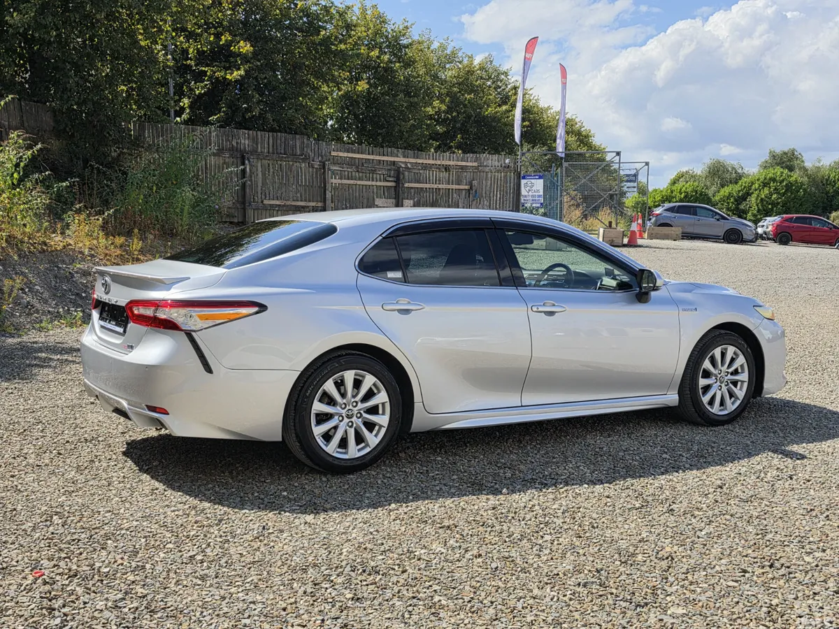 Toyota Camry Saloon, Petrol Hybrid, 2019, Silver