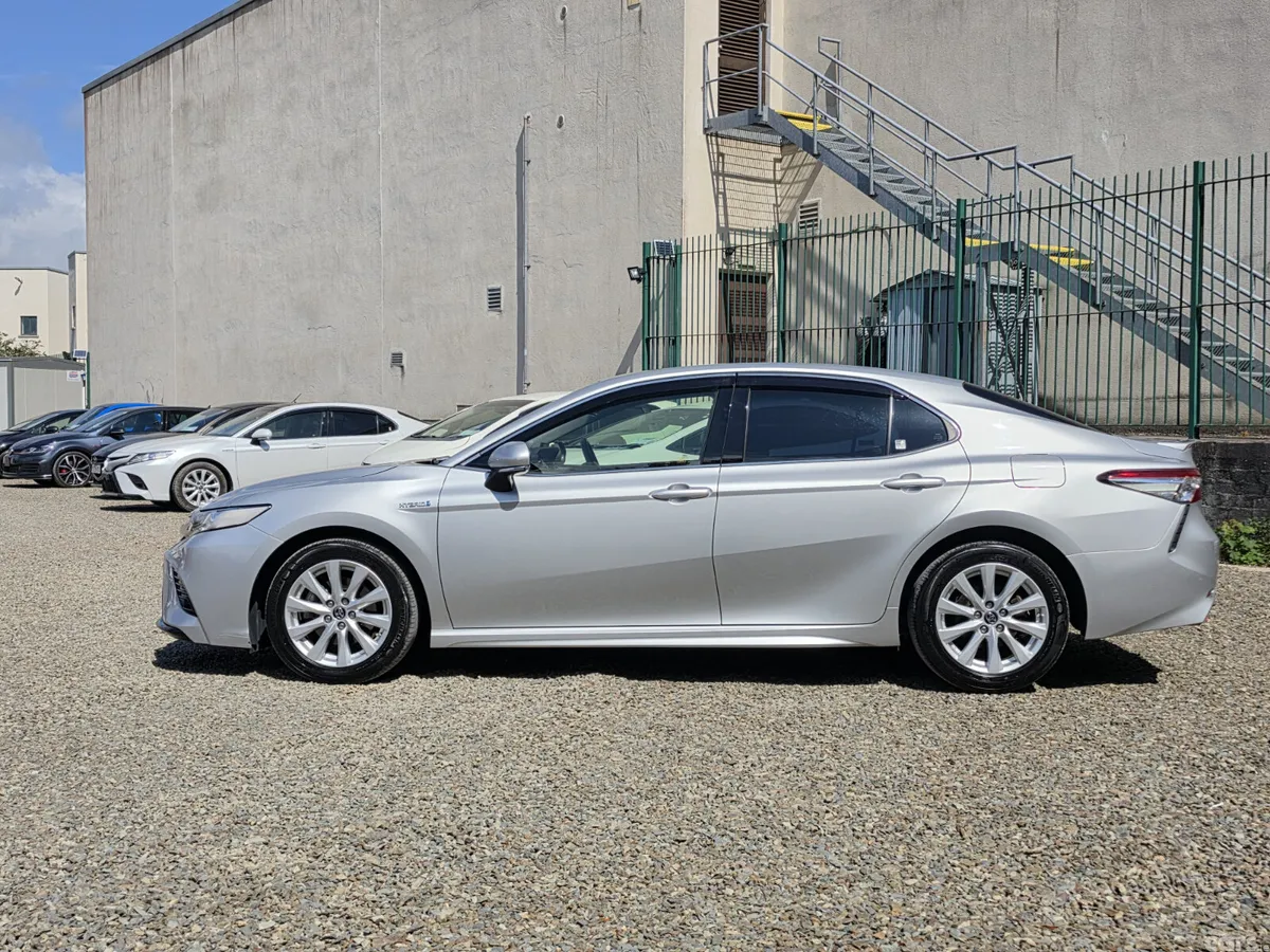 Toyota Camry Saloon, Petrol Hybrid, 2019, Silver