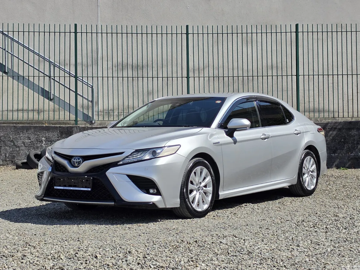 Toyota Camry Saloon, Petrol Hybrid, 2019, Silver