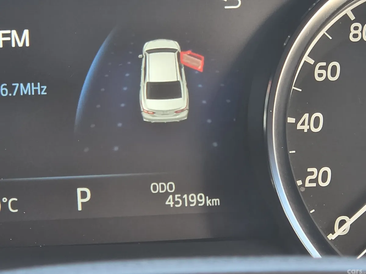 Toyota Camry Saloon, Petrol Hybrid, 2019, Silver