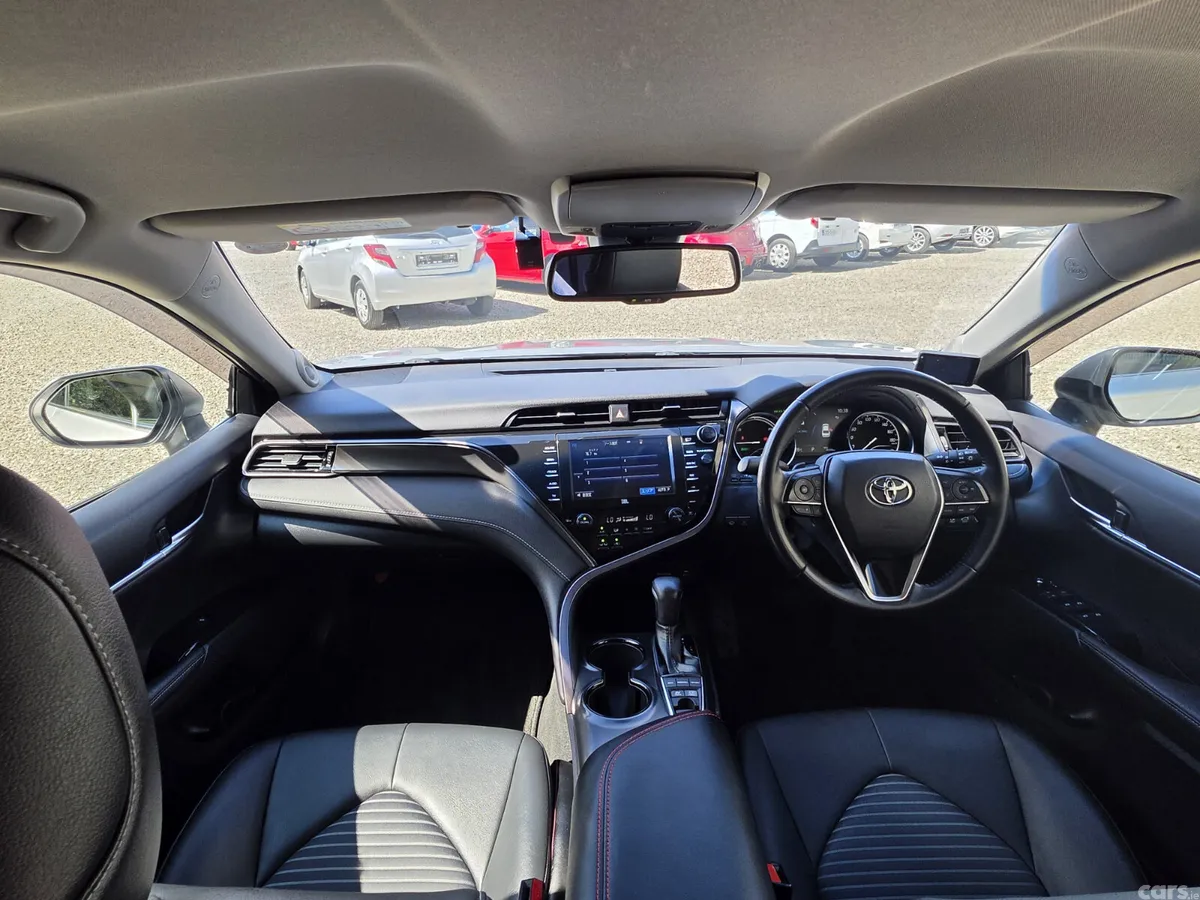 Toyota Camry Saloon, Petrol Hybrid, 2019, Silver