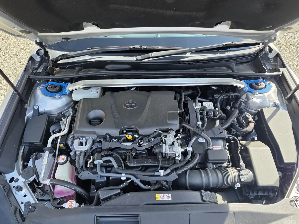 Toyota Camry Saloon, Petrol Hybrid, 2019, Silver