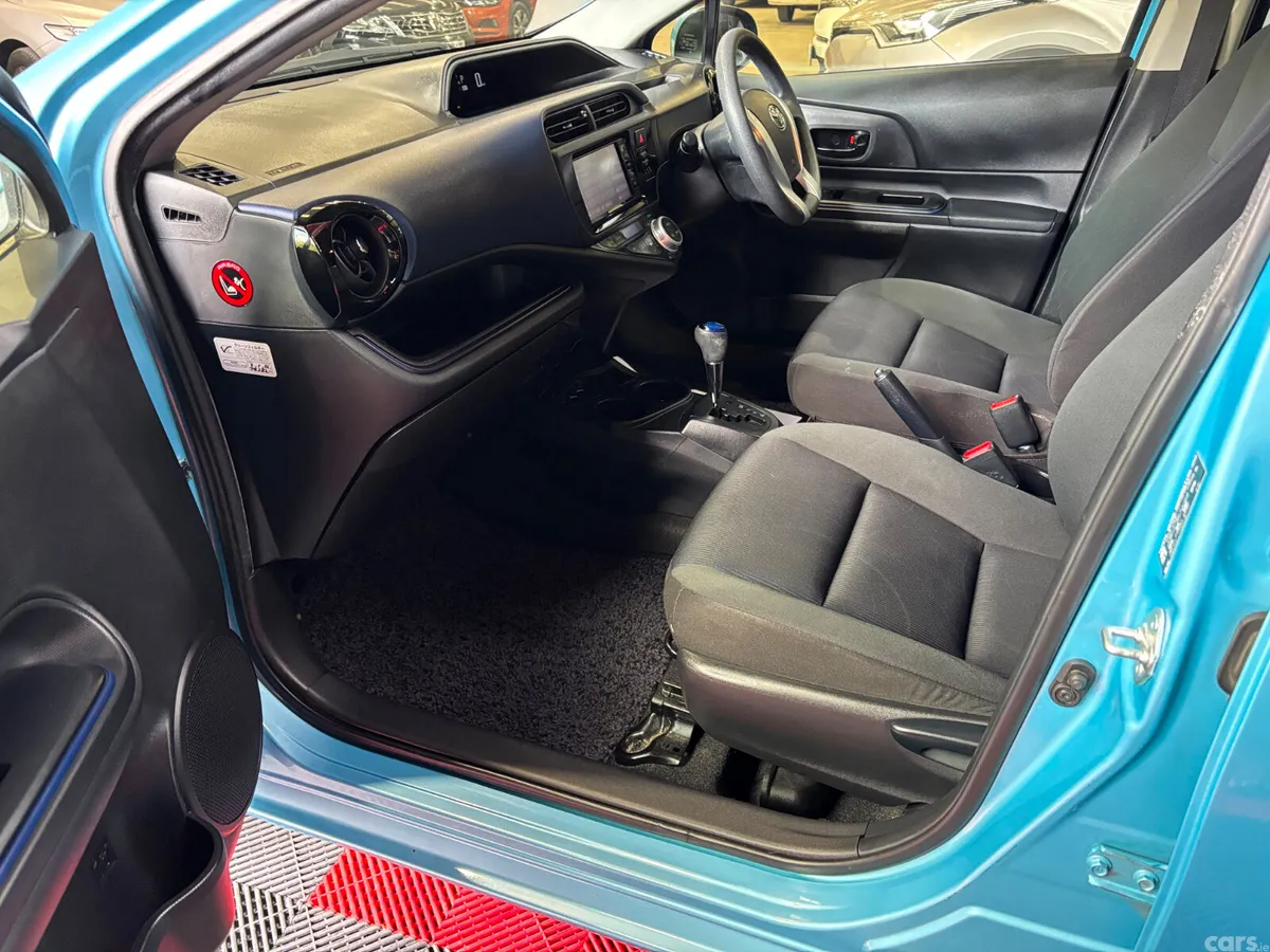 Toyota Aqua Hatchback, Petrol Hybrid, 2017, Blue