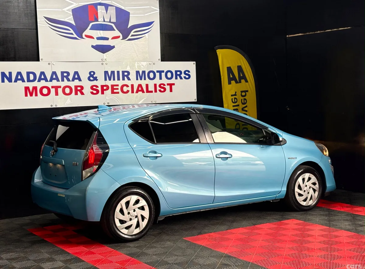 Toyota Aqua Hatchback, Petrol Hybrid, 2017, Blue