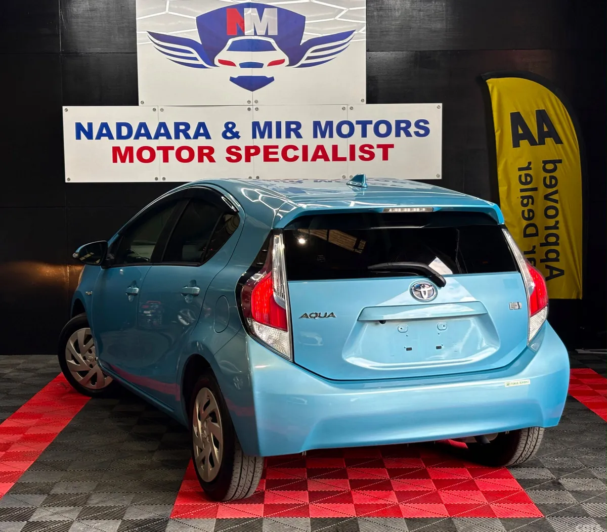 Toyota Aqua Hatchback, Petrol Hybrid, 2017, Blue