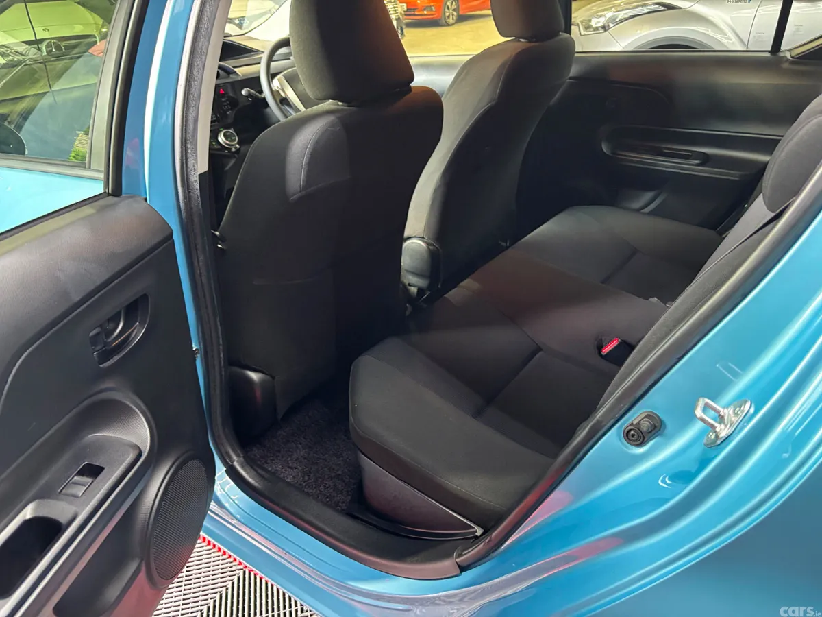 Toyota Aqua Hatchback, Petrol Hybrid, 2017, Blue