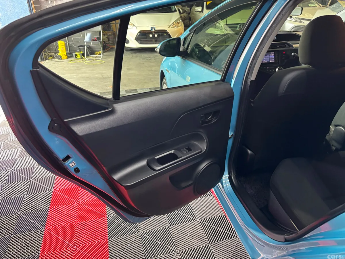 Toyota Aqua Hatchback, Petrol Hybrid, 2017, Blue