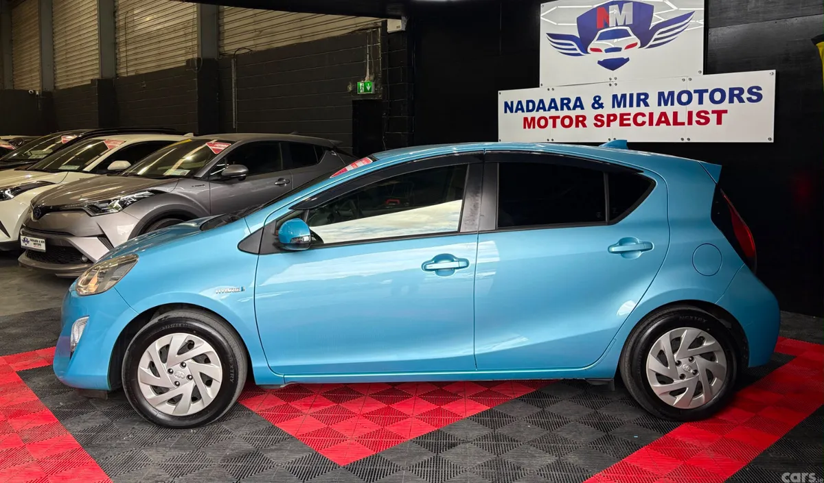 Toyota Aqua Hatchback, Petrol Hybrid, 2017, Blue