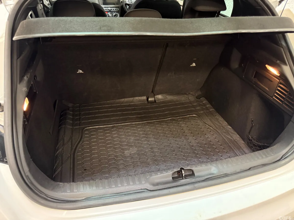 DS Automobiles DS 4 Hatchback, Petrol, 2016, White