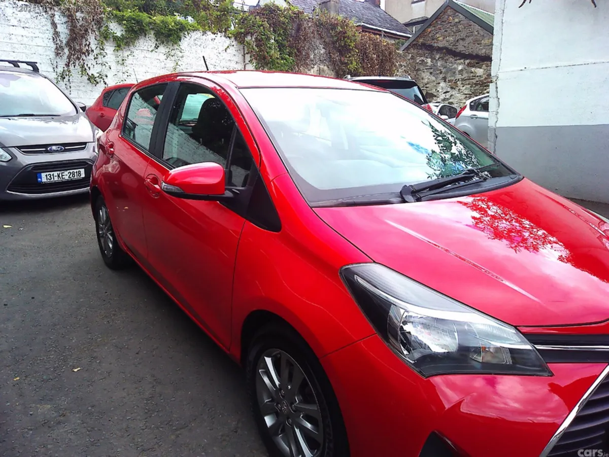 Toyota Yaris Hatchback, Petrol, 2016, Red
