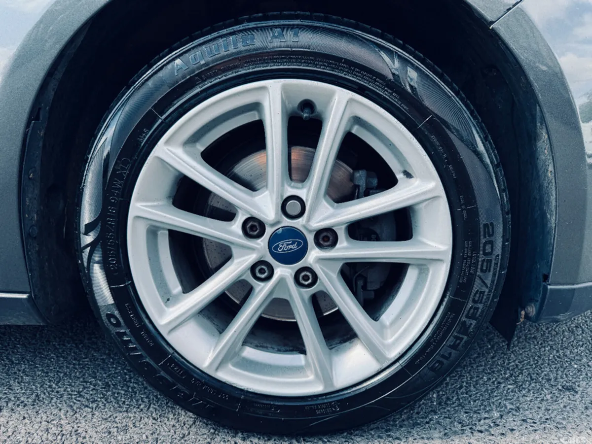 Ford Focus Hatchback, Diesel, 2017, Grey