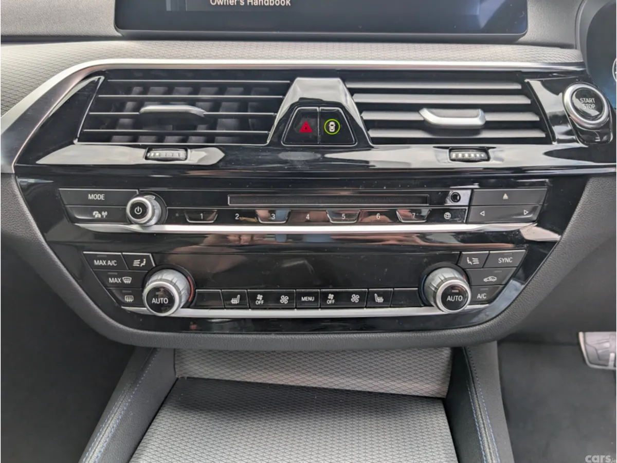 BMW 5-Series Saloon, Petrol Plug-in Hybrid, 2018, Blue