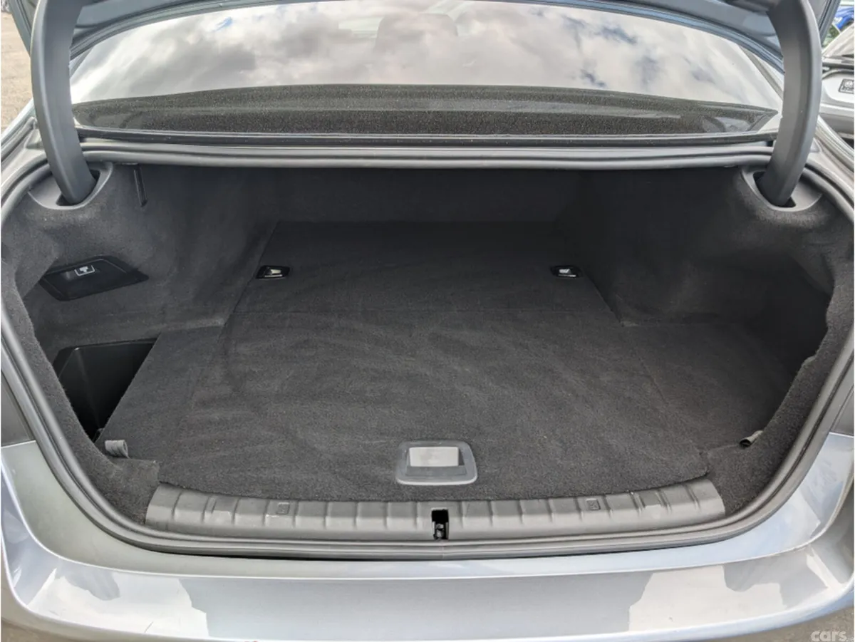 BMW 5-Series Saloon, Petrol Plug-in Hybrid, 2018, Blue
