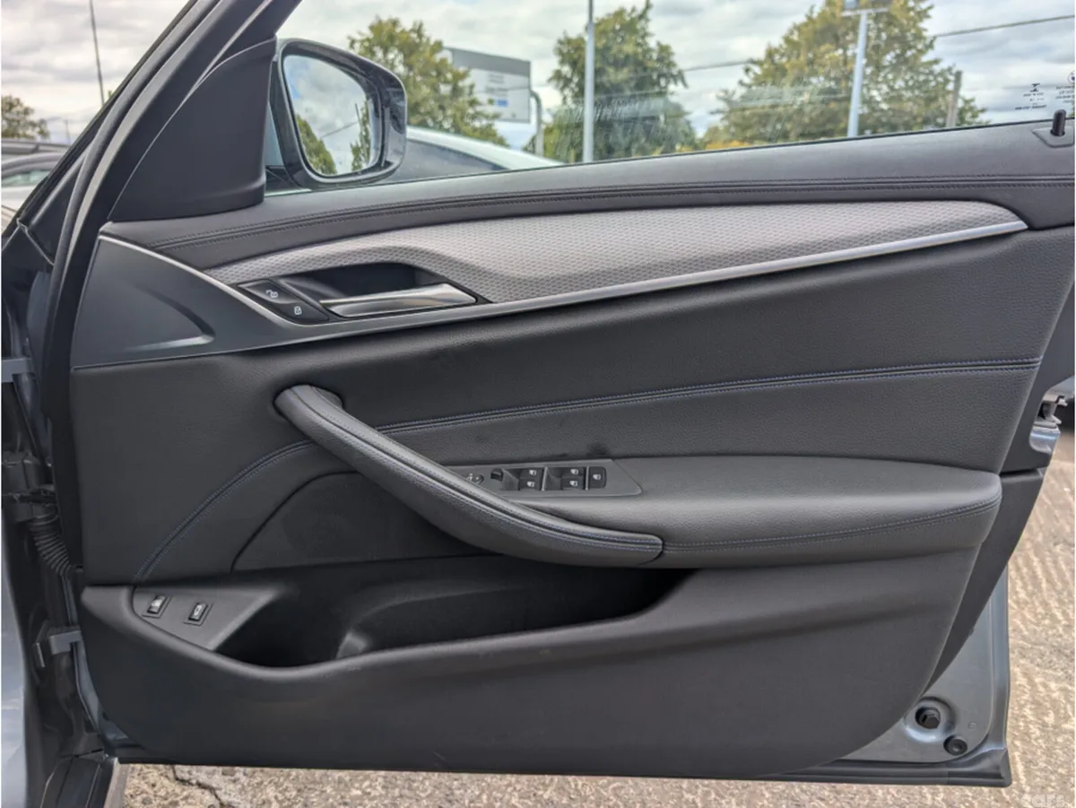 BMW 5-Series Saloon, Petrol Plug-in Hybrid, 2018, Blue