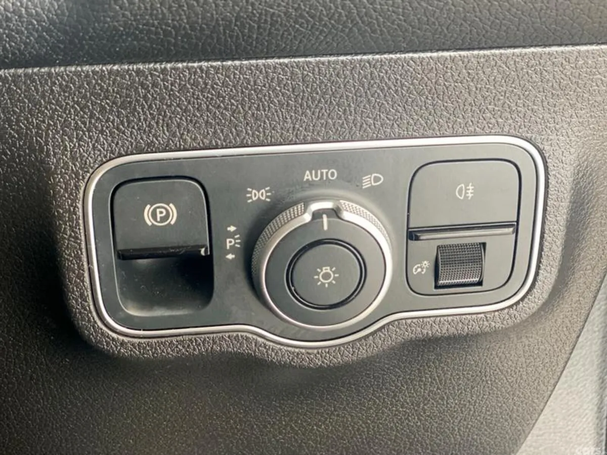 Mercedes-Benz GLB SUV, Petrol, 2023, Grey
