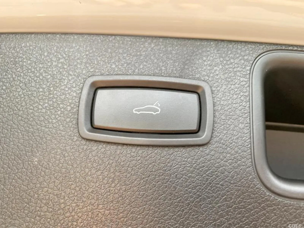 Porsche Macan SUV, Petrol, 2022, Grey