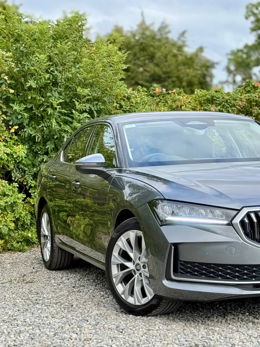 Skoda Superb Saloon, Diesel, 2026, Grey