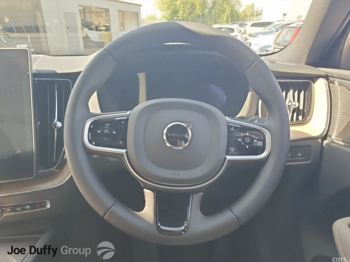 Volvo XC60 SOLD ! T6 AWD PHEV Plus BRIGHT with PLU, Swords