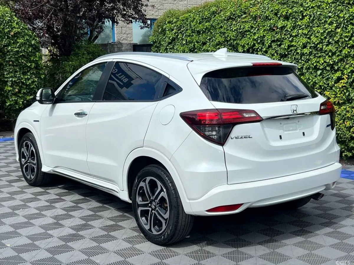 Honda Vezel SUV, Petrol Hybrid, 2019, White