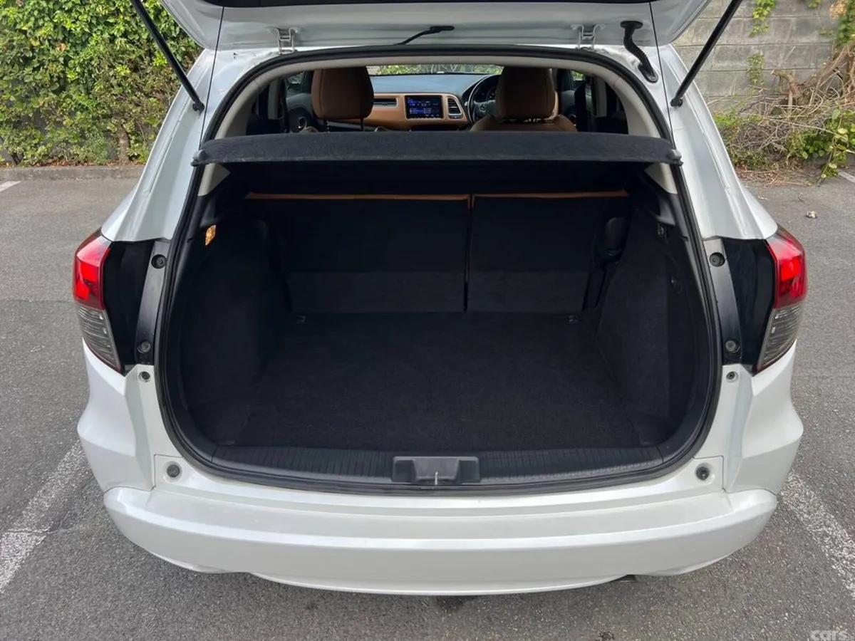 Honda Vezel SUV, Petrol Hybrid, 2019, White
